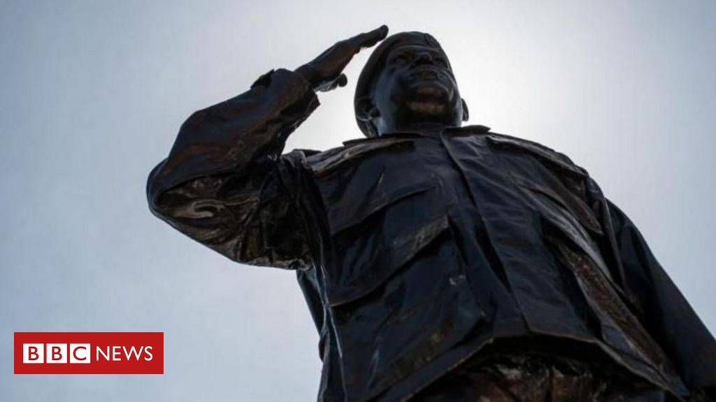 As estátuas de Hugo Chávez derrubadas em meio a protestos em bastiões do chavismo