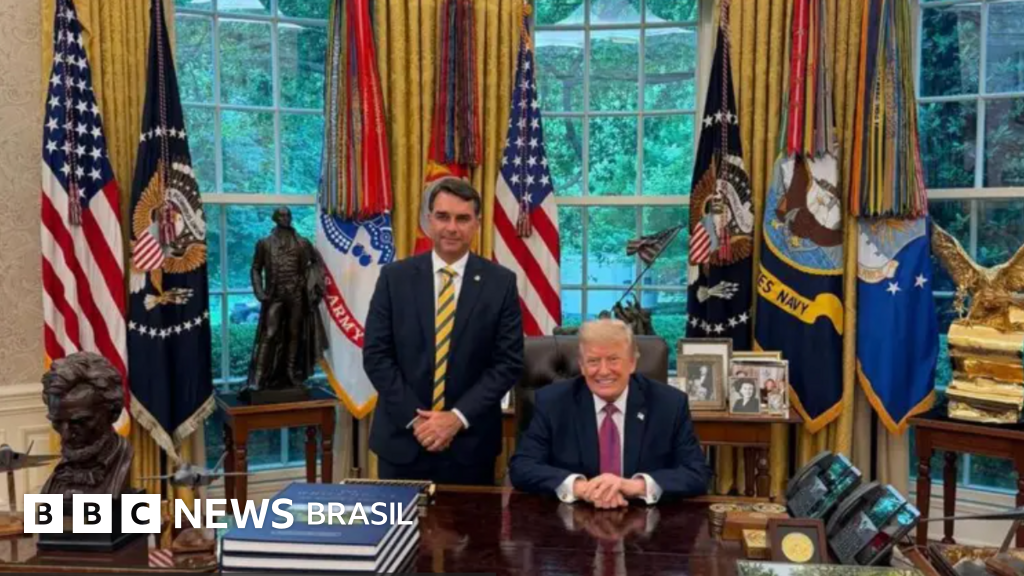 Ex-escritor de discursos demitido, lobista e linha dura: quem são os aliados de Flávio Bolsonaro no governo Trump