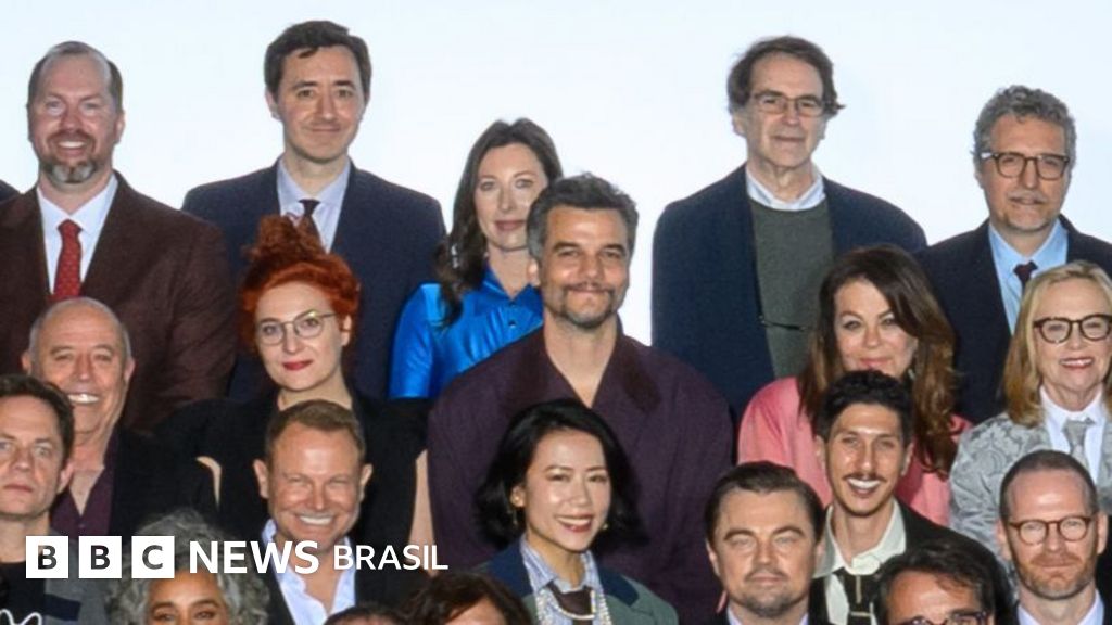 Wagner Moura 'tapando' rosto de colega e veteranos com novatos: 12 detalhes da foto oficial do Oscar