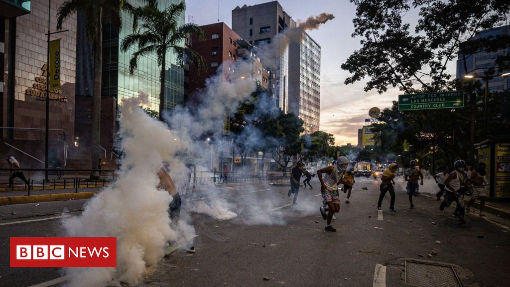 'Defendia sistema de votação da Venezuela, mas estou desolado', diz professor brasileiro que acompanhou eleição