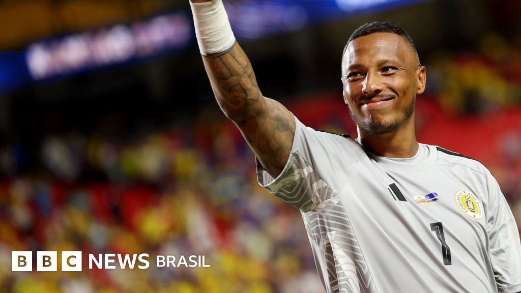 Quem é Eloy Room, o goleiro que igualou recorde e ajudou seleção de menor país a participar da Copa em feito histórico