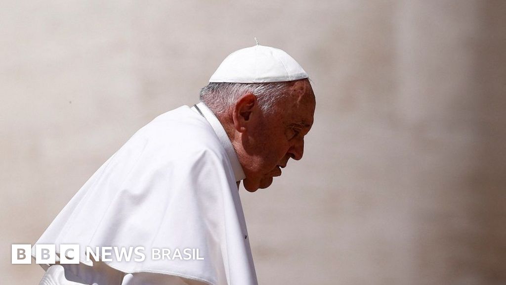 Papa Francisco é acusado de usar termo ofensivo para falar de gays