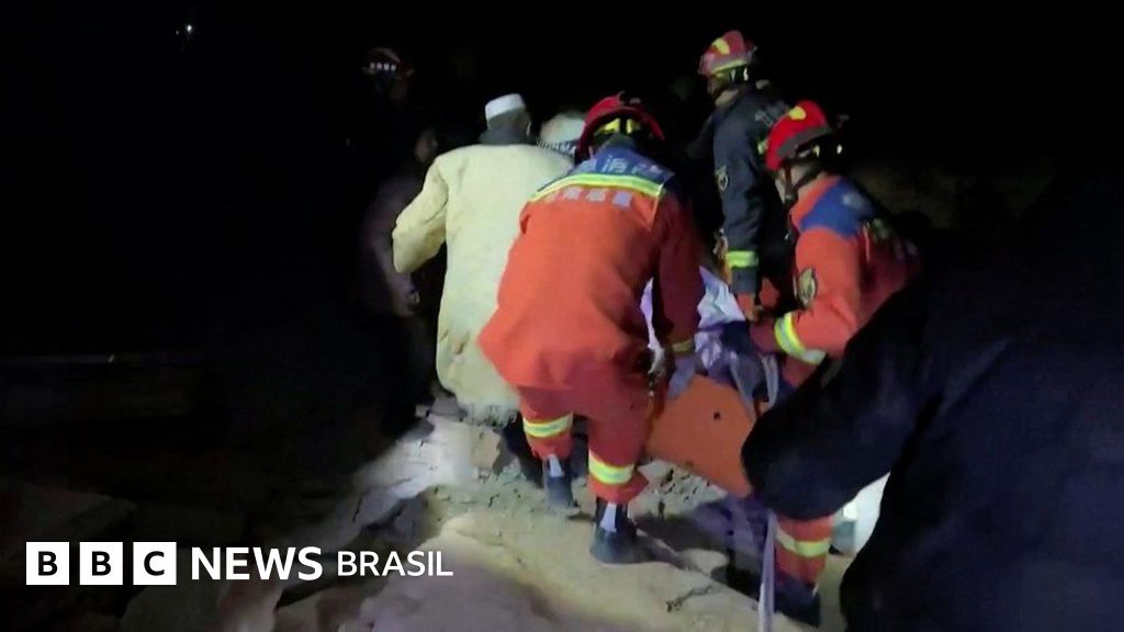 Terremoto mata mais de 100 pessoas na China