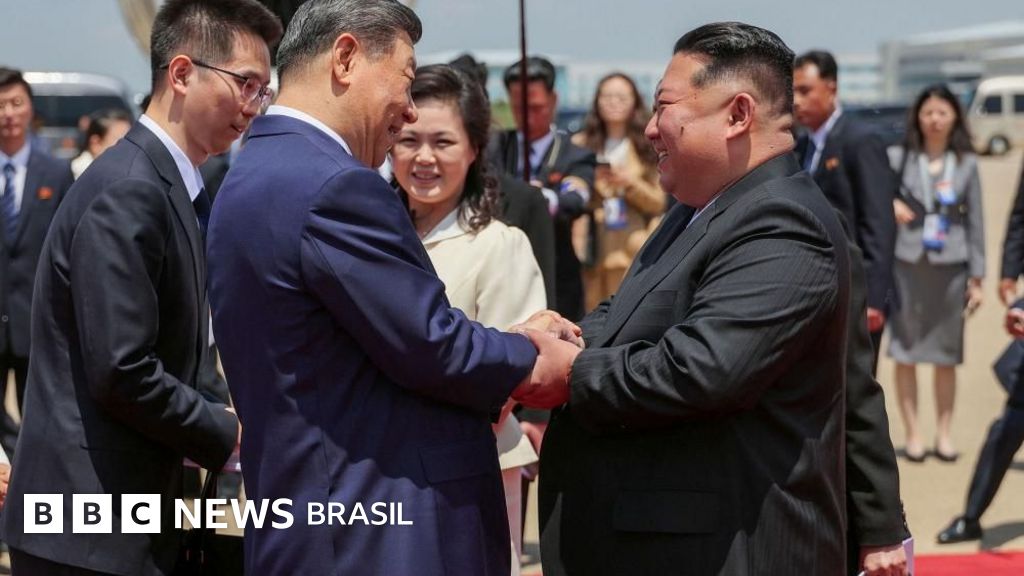 Acrobacias, 'destino comum' e silêncio sobre armas nucleares: como foi a visita de Xi Jinping à Coreia do Norte