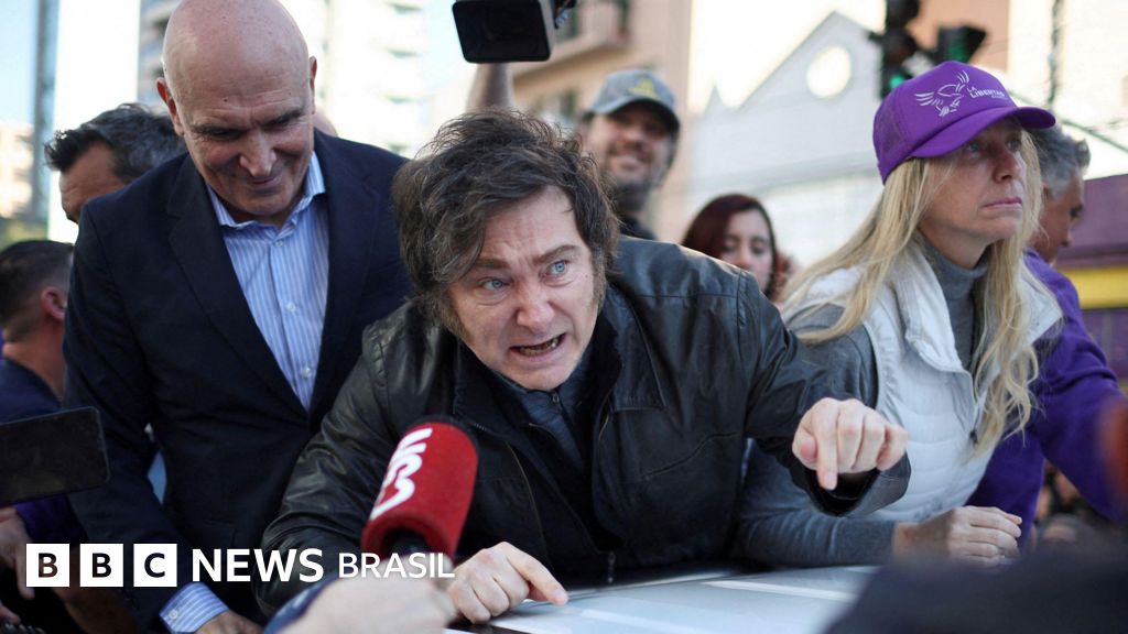Escândalo de corrupção, queda de popularidade e ataque a pedradas nas ruas: as difíceis semanas de Javier Milei na Argentina