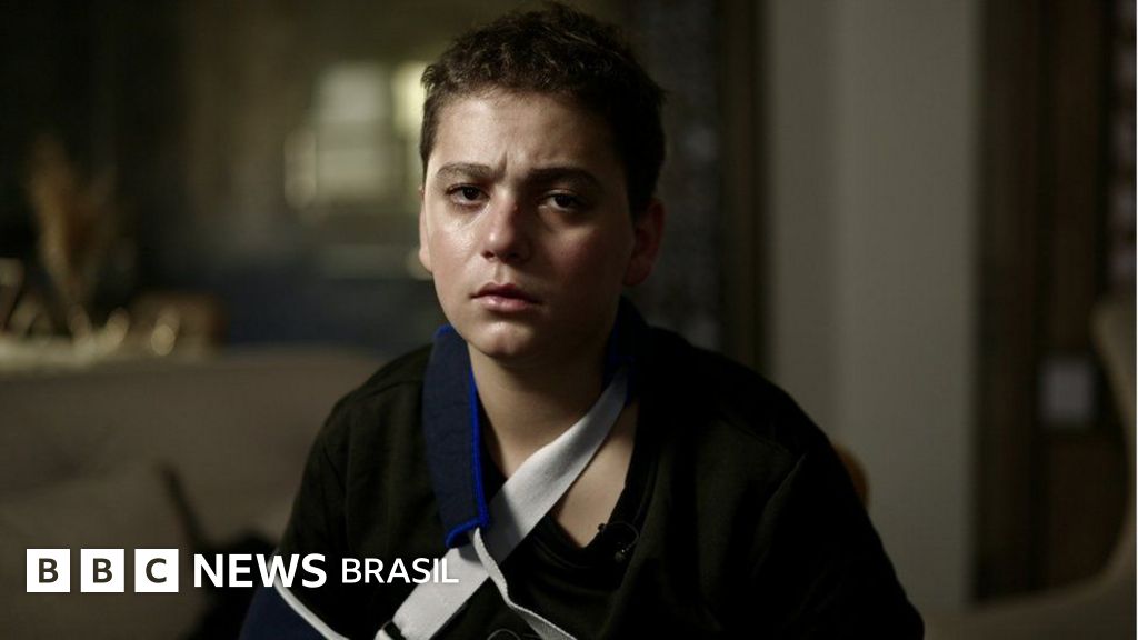 Palestinos trocados por reféns alegam maus-tratos em prisões de Israel