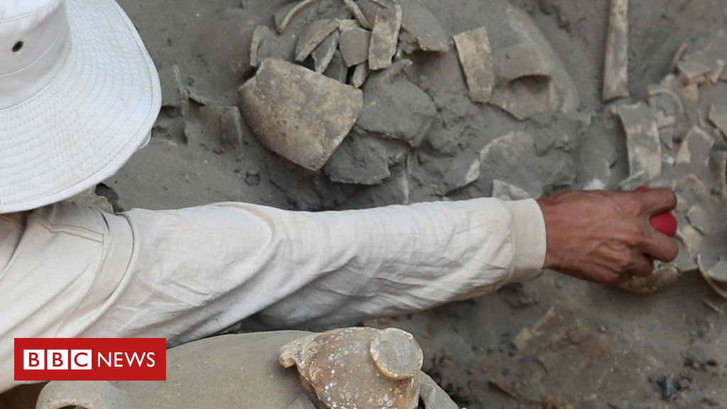 Tumba de mais de mil anos descoberta no Peru revela vida luxuosa de 'senhor das águas'