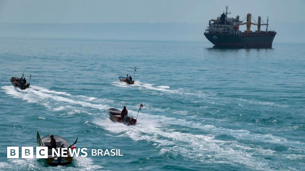 A 'marinha mosquito' do Irã: como 'enxame' de pequenas embarcações desafia os EUA no Estreito de Ormuz