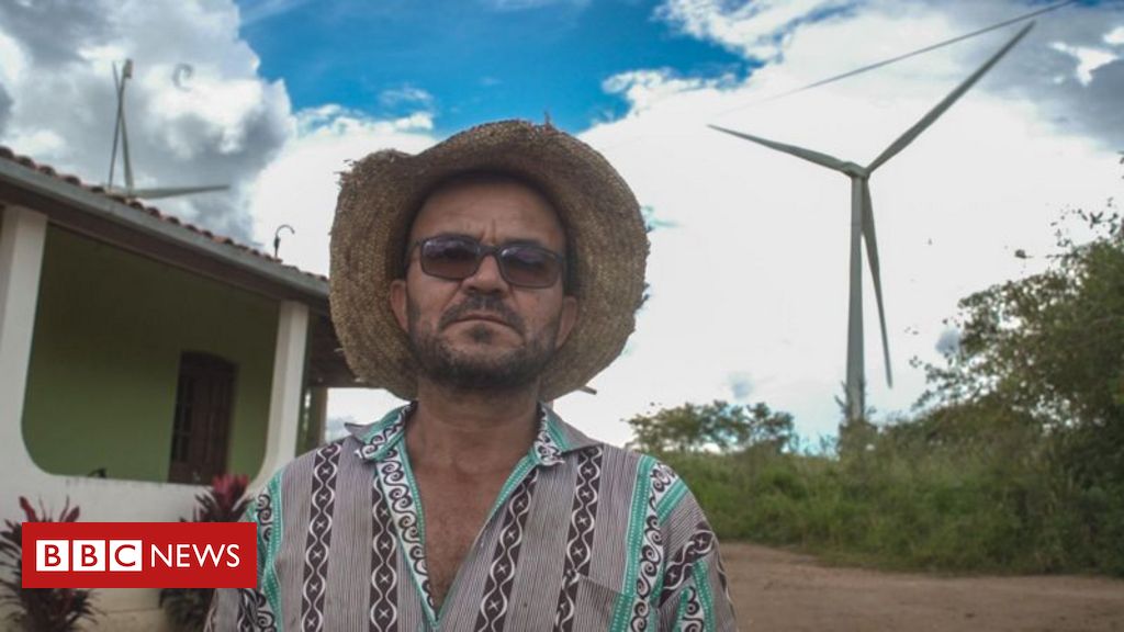 Depressão, insônia, surdez: o drama dos agricultores que vivem embaixo de parque eólico em cidade de Lula
