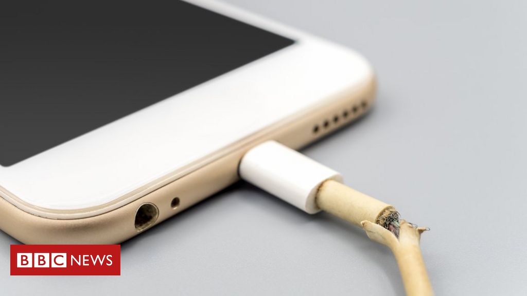 Quais de carregar o celular com um cabo estragado, falso ou defeituoso? - BBC News Brasil