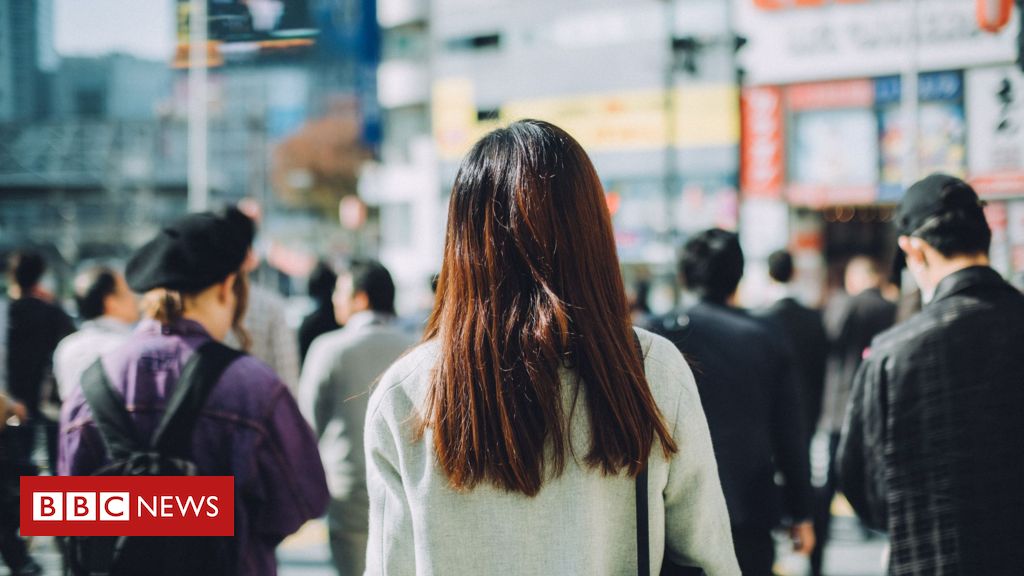 Os brasileiros que mudam de nome no Japão para evitar preconceito