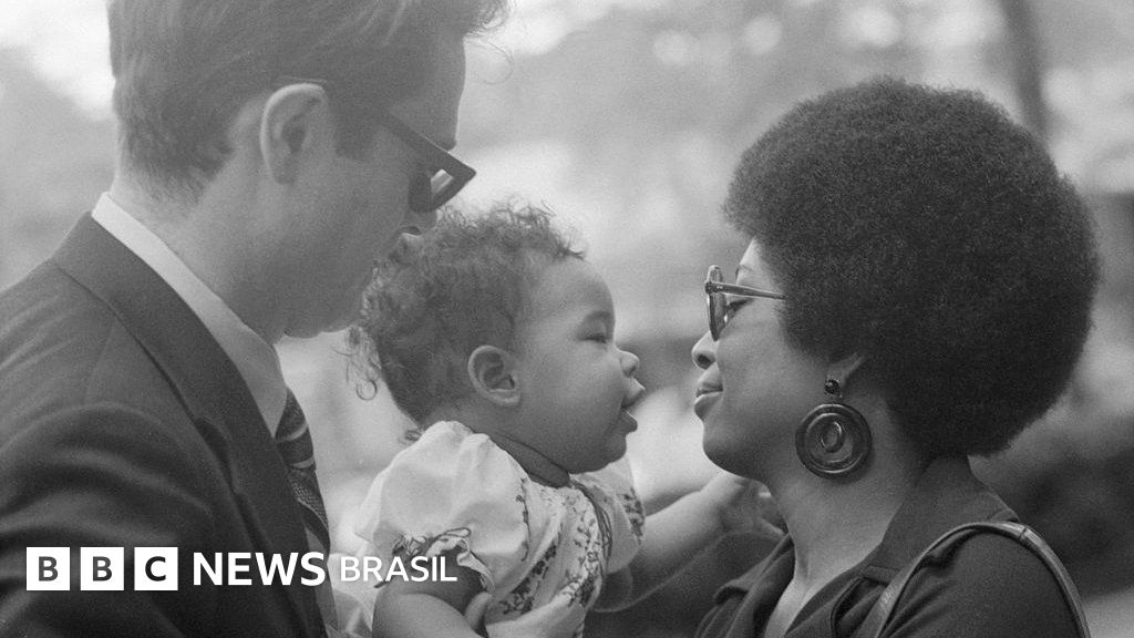 Como jovem com famílias branca e negra e um festival de música atiçaram guerra por direitos trans - BBC News Brasil