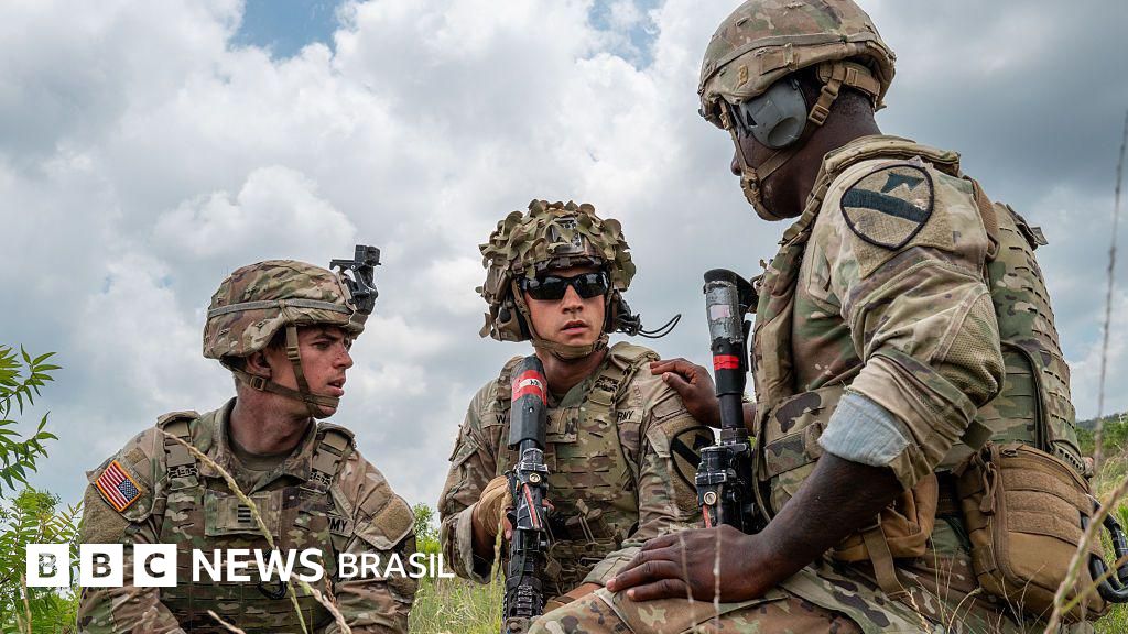 Por que os EUA planejam registrar homens automaticamente para alistamento militar obrigatório