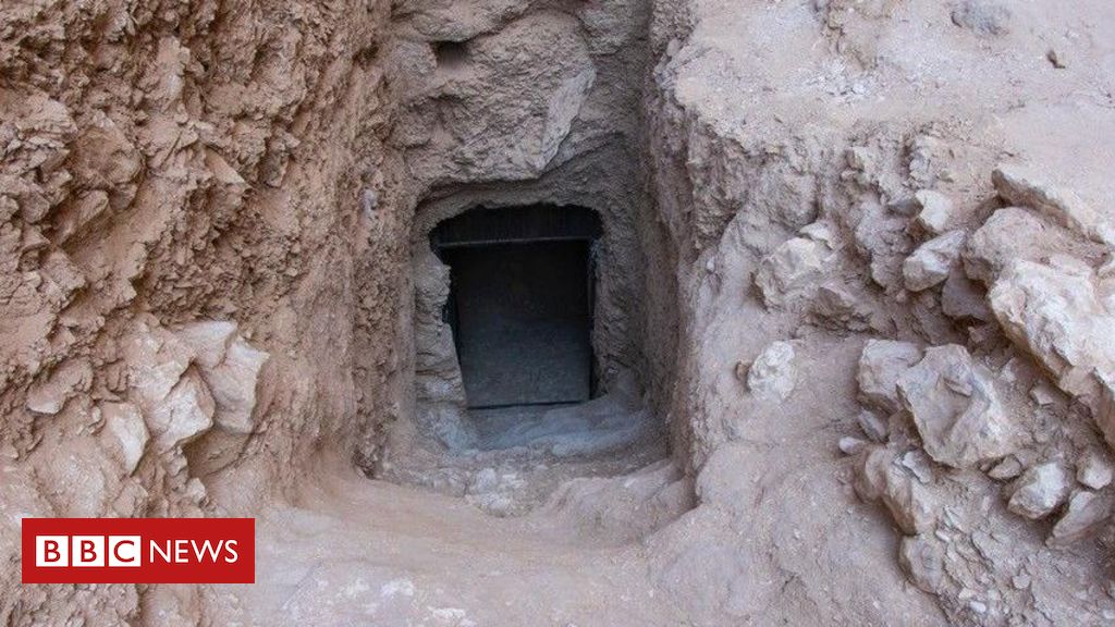 A incrível descoberta no Egito de primeira tumba de faraó em mais de 100 anos