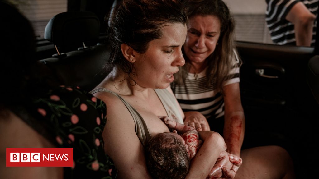 Tive meu bebê no carro': quando o parto acontece sem assistência - BBC News  Brasil