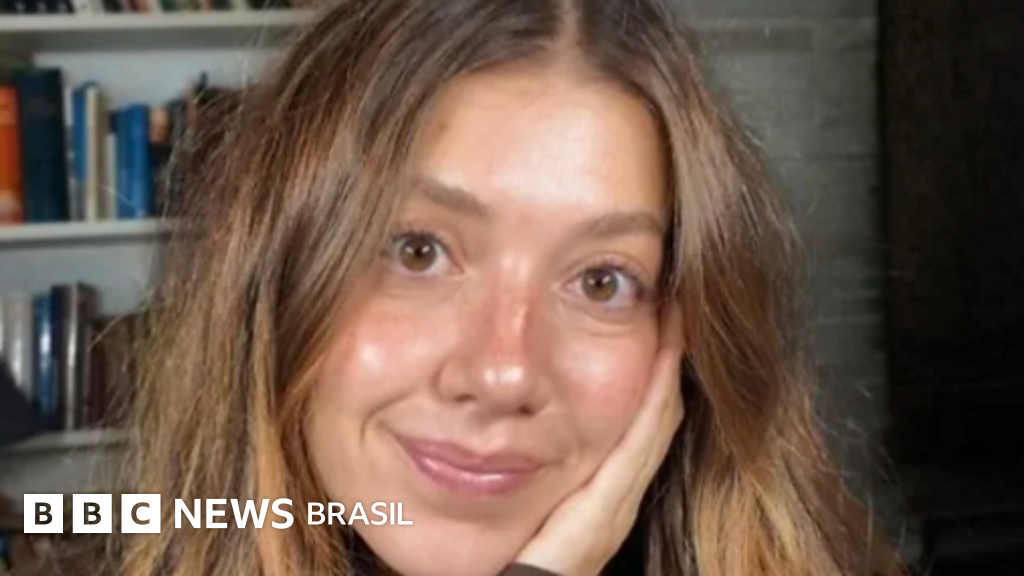 Influenciadora em ética de IA tem redes sociais derrubadas