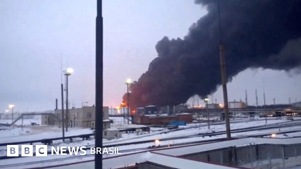 Escassez e preços altos: como Ucrânia fez dos ataques às usinas petrolíferas russas uma de suas principais táticas de guerra