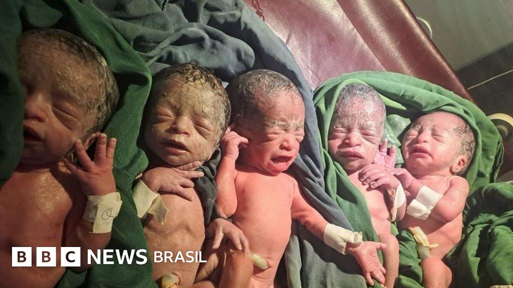 'Rezei por um filho, e Alá me deu cinco': a mãe que teve quíntuplos de forma natural após tentar engravidar por 12 anos