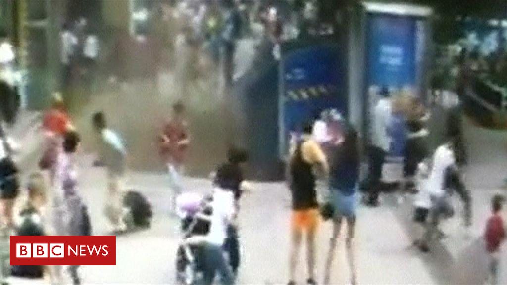 Vídeo Mostra Instante Em Que Cratera Se Abre E Engole Pedestres Na China Bbc News Brasil 6432