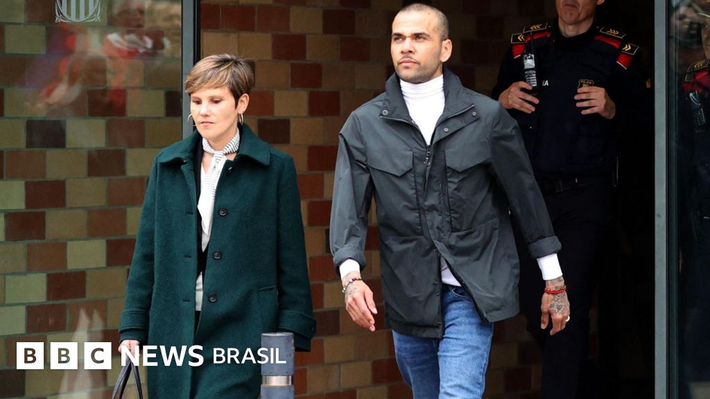 Daniel Alves paga fiança e deixa prisão na Espanha: entenda o caso