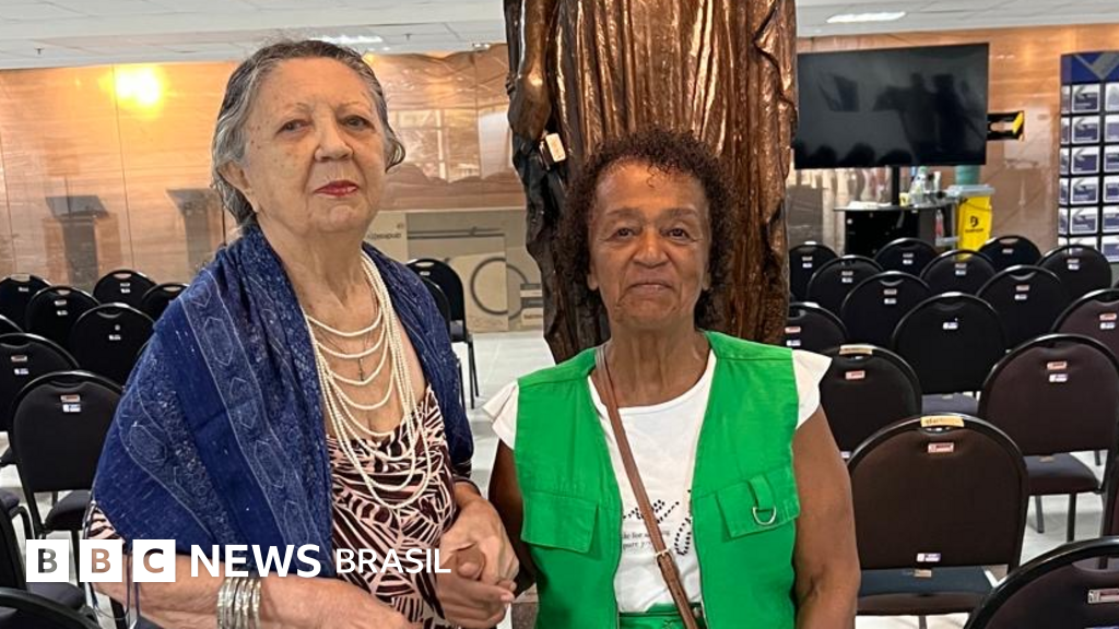 Vida em 'prédio fantasma': as idosas que resistem a demolição de edifício