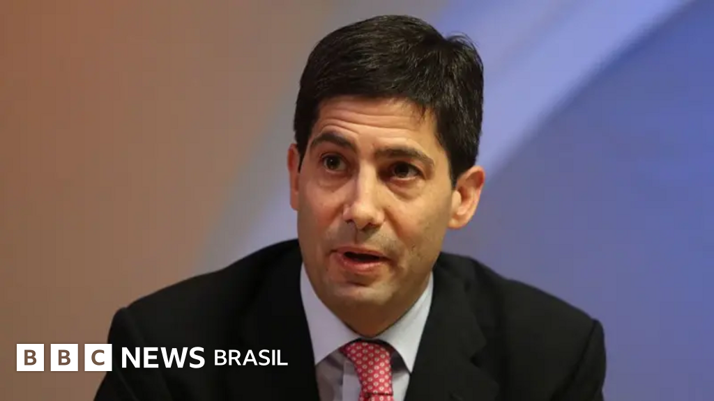 Quem é o economista nomeado para o banco central dos EUA em meio a ataques de Trump à instituição