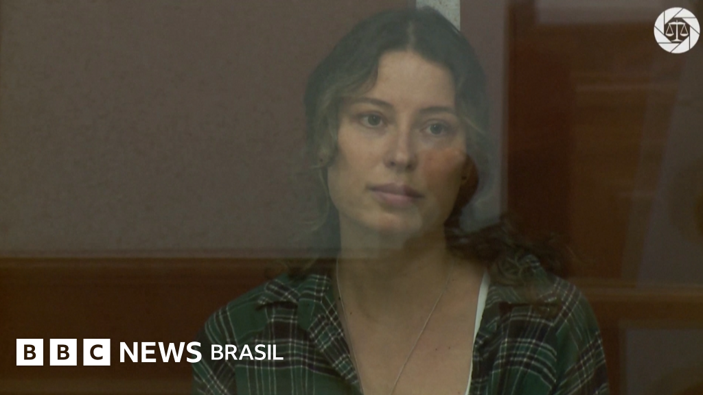 A bailarina russa que pode pegar 15 anos de prisão por doar US$ 50 a ONG pró-Ucrânia