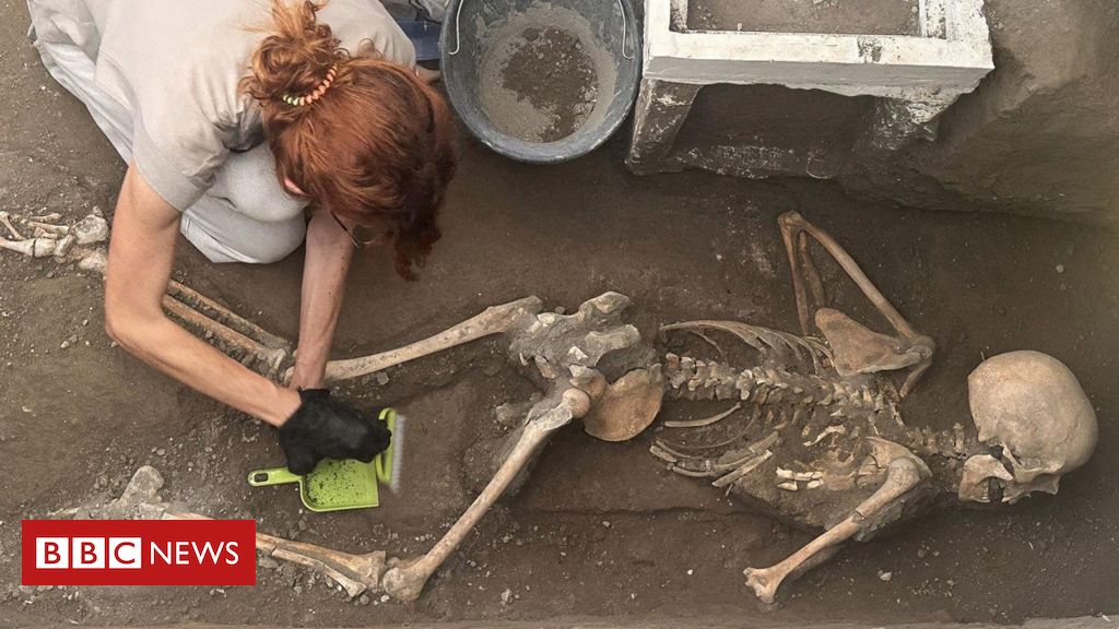 A fascinante descoberta de pequeno tesouro junto a casal morto em Pompeia