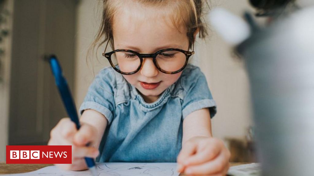 Como escrita à mão beneficia o cérebro e ganha nova chance em escolas