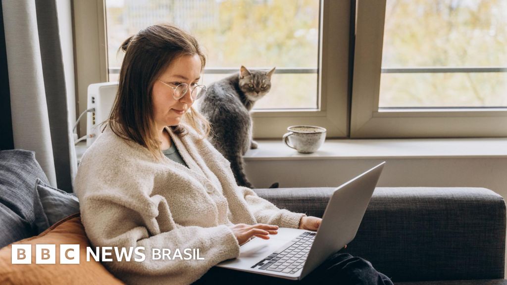 Trabalho remoto tem permitido quase meia hora a mais de sono por dia, diz estudo