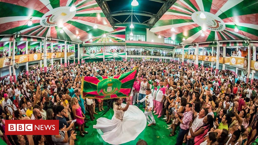 As histórias do 'país que não está no retrato' cantadas pelo samba da Mangueira