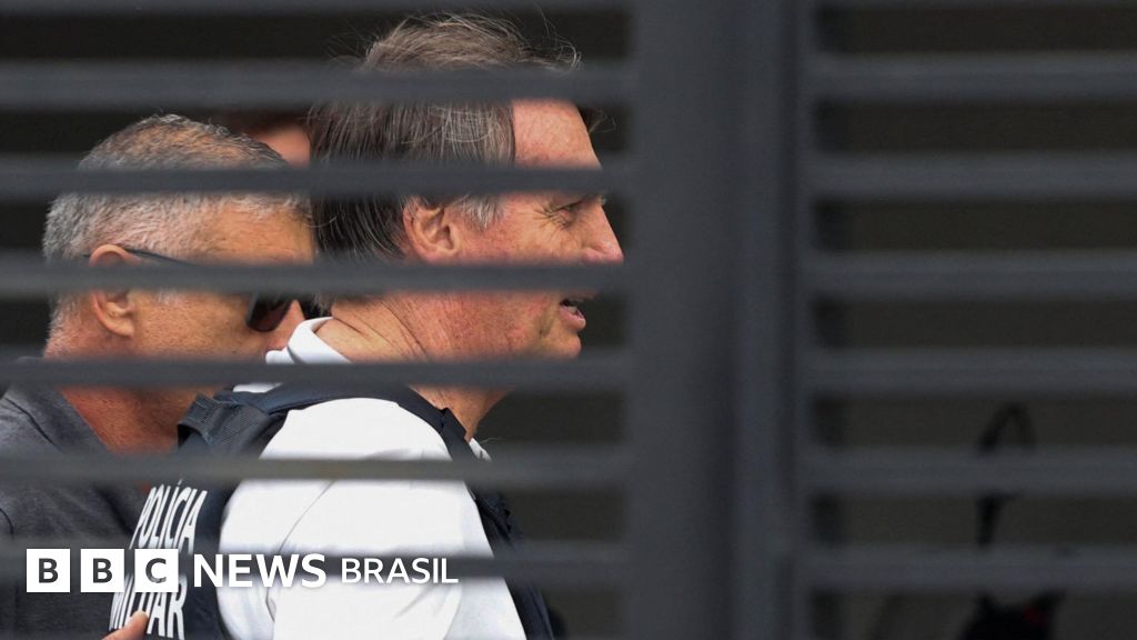 Bolsonaro recebe alta do hospital e vai para prisão domiciliar em Brasília