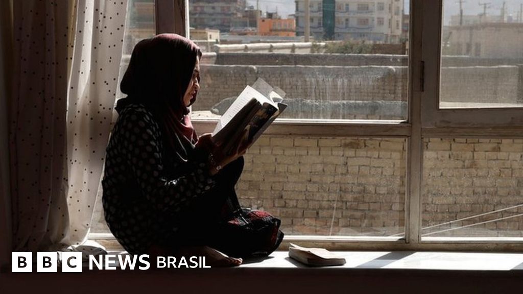 O desespero das meninas afegãs com proibição de escola secundária pelo Talebã