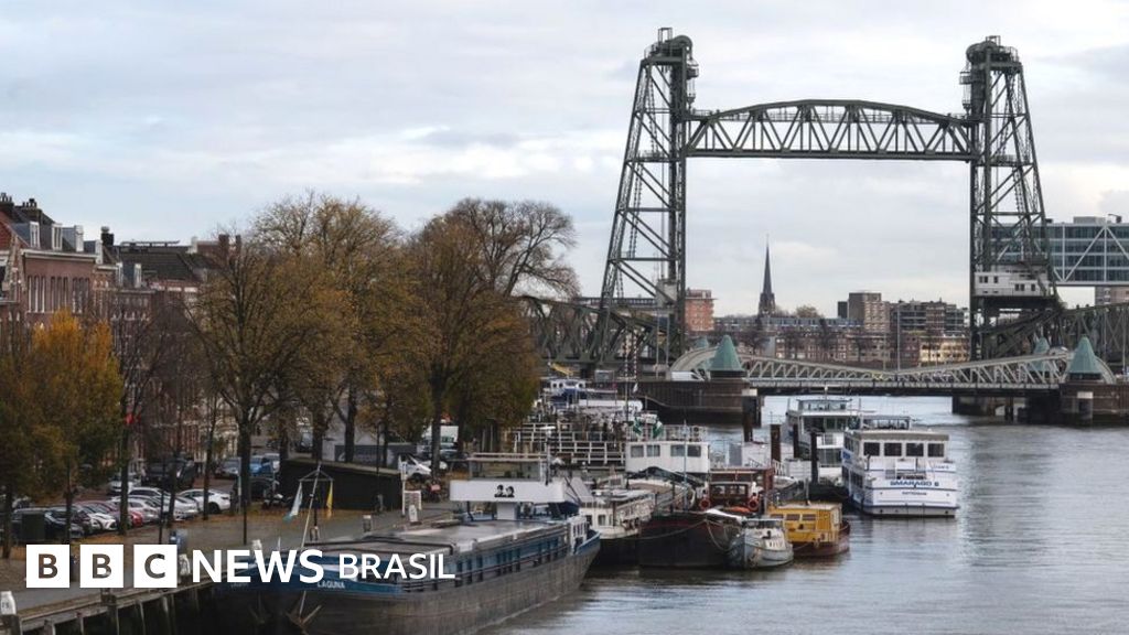 A ponte histórica que será removida para iate de Jeff Bezos passar