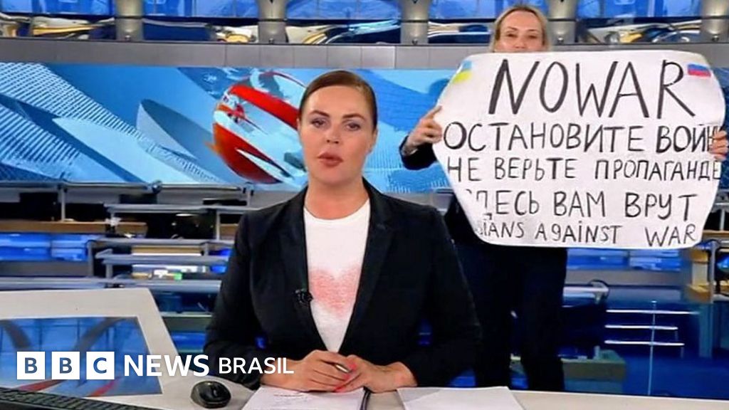 Guerra na Ucrânia: editora interrompe jornal em TV russa com protesto contra o conflito
