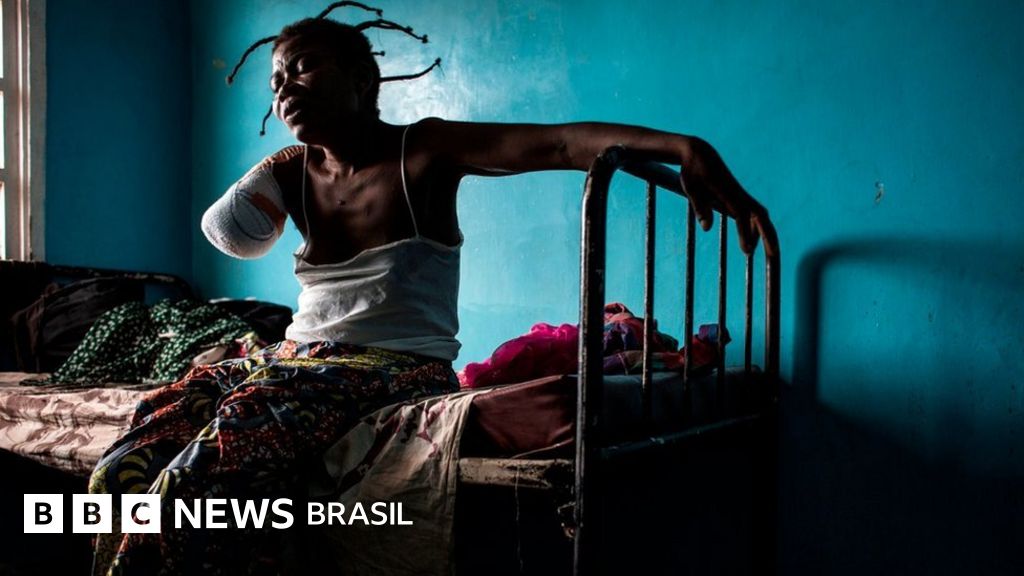 'Tive que subir em cadáveres para