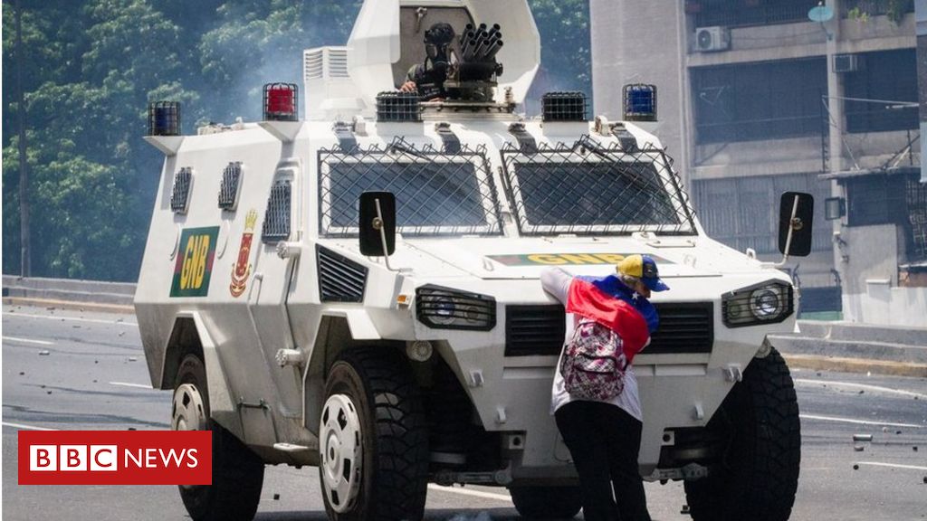 Bandeira Lugar de mulher é no tanque