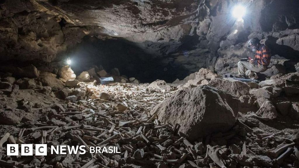A macabra pilha de ossos humanos descoberta em caverna na Arábia Saudita