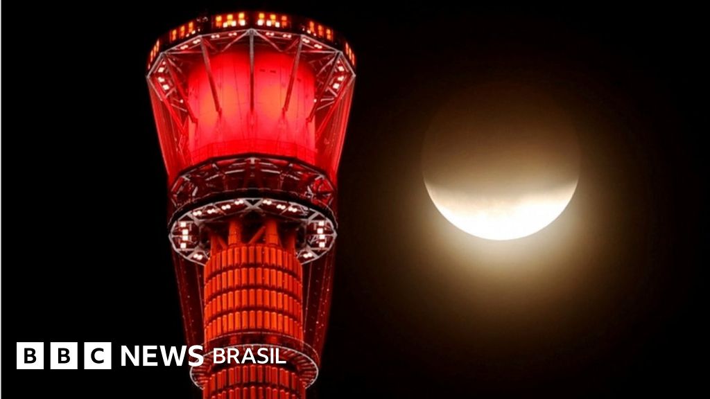 As fascinantes imagens do eclipse lunar parcial mais longo em 580 anos