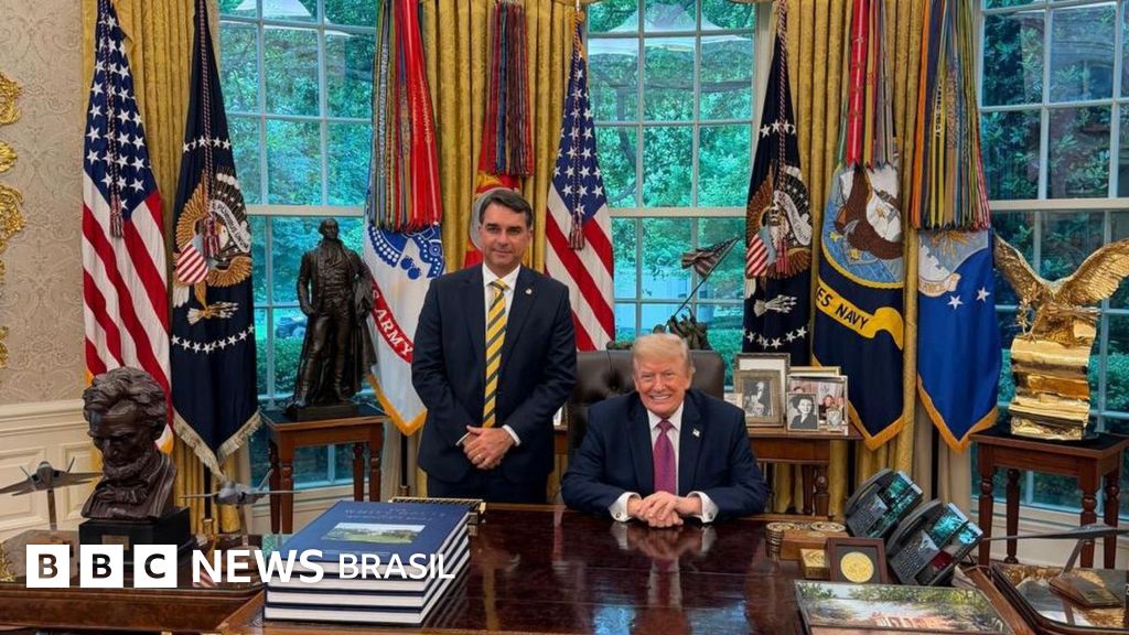 Flávio exibe foto com Trump na Casa Branca após suspense sobre encontro