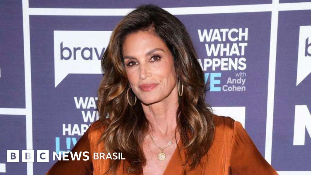 Cindy Crawford fala sobre beleza e envelhecimento: 'Não lute contra os anos que você conquistou'