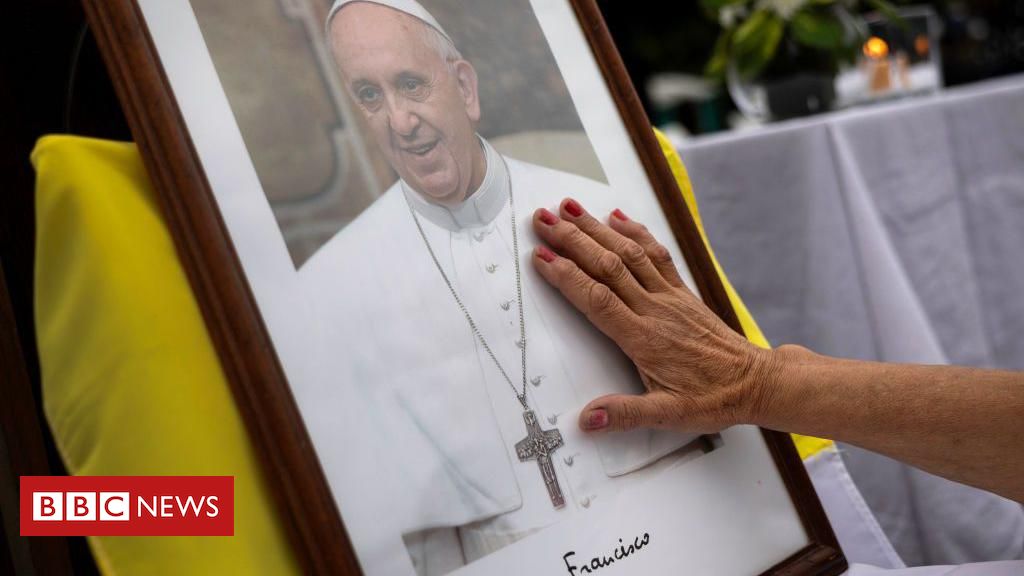 Papa Francisco passa a noite bem após episódios de insuficiência respiratória aguda