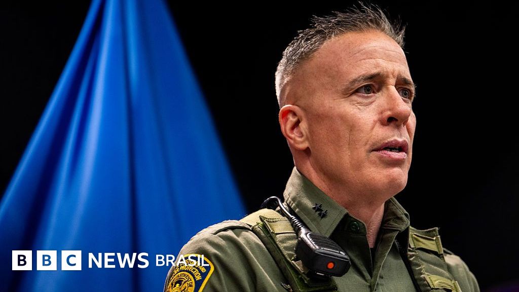 Chefe anti-imigração de Trump é afastado após morte de enfermeiro em Minneapolis