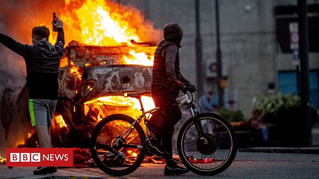 O que está por trás da onda de violência anti-imigração no Reino Unido