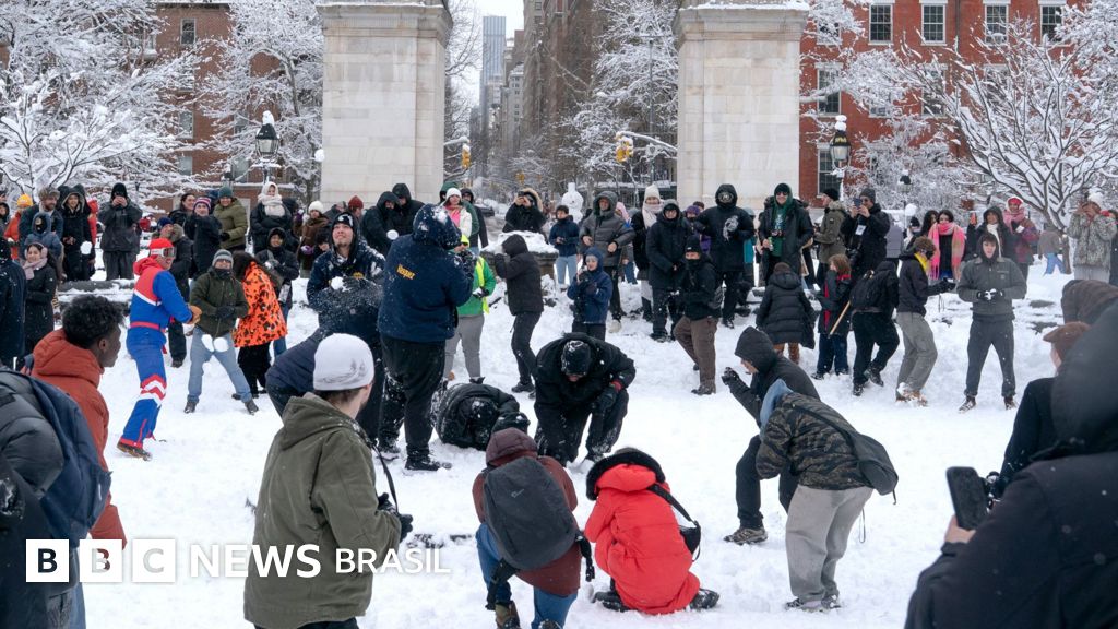 Como uma guerra de bolas de neve em NY se transformou em disputa entre prefeito socialista e a polícia
