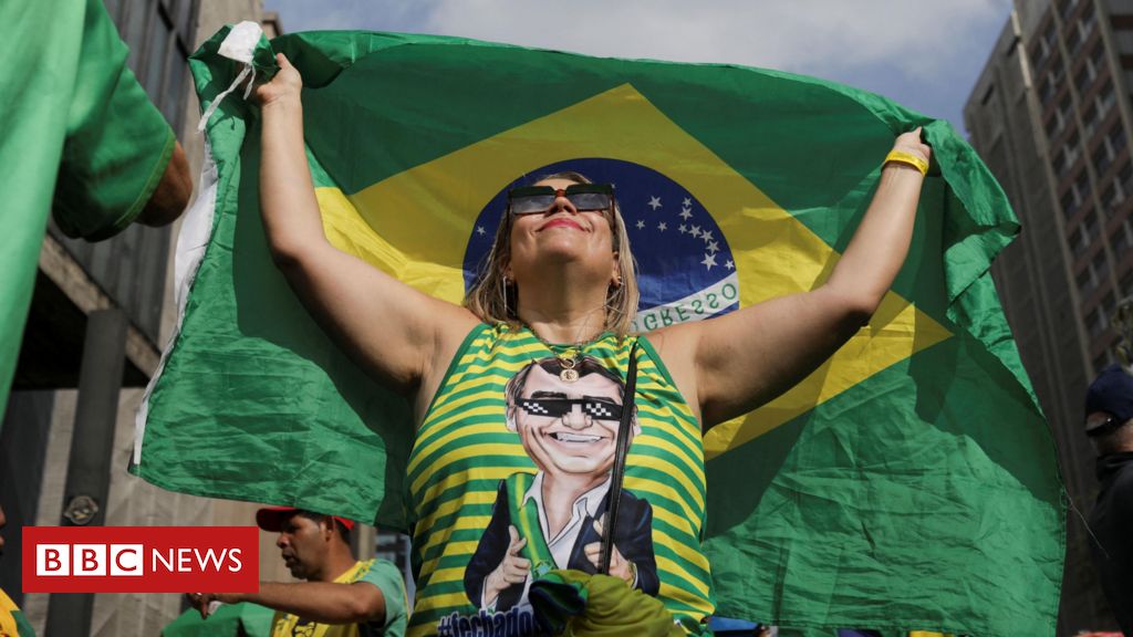 Condenação de Bolsonaro por golpe de Estado não sepultaria bolsonarismo, afirmam autores de novo livro sobre 'Brasil Profundo' 