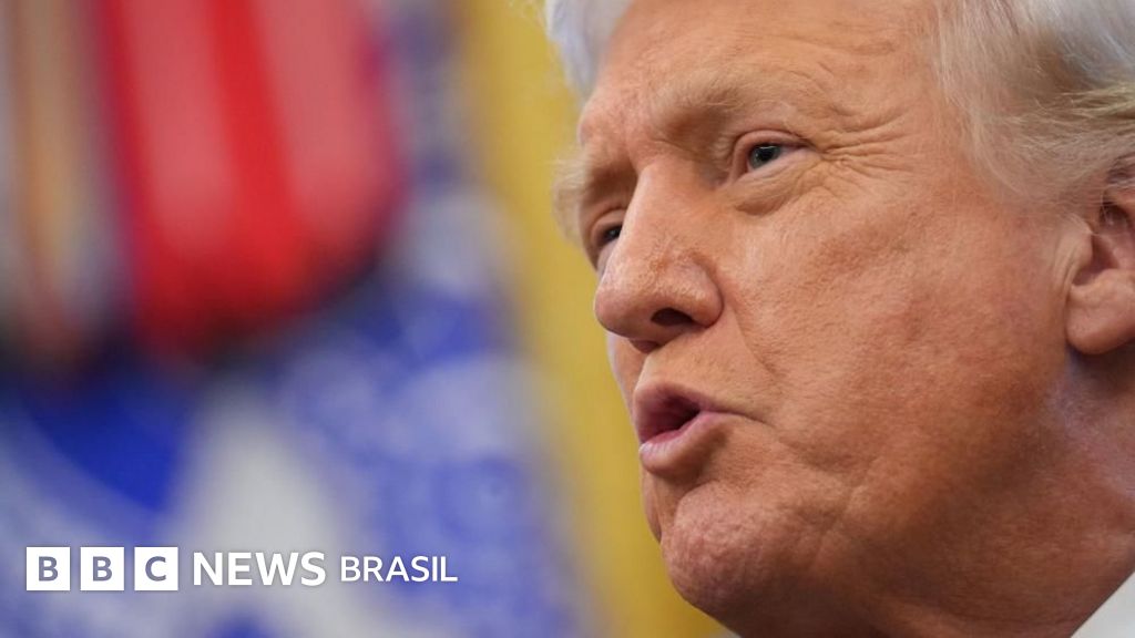 Por que Trump quer processar a BBC