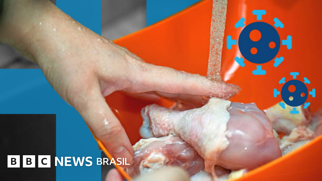 Devo lavar o frango cru? A resposta para a pergunta que divide as redes sociais