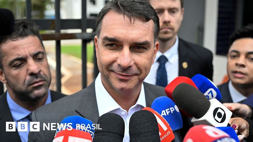 Em carta, Bolsonaro confirma filho Flávio como pré-candidato a presidente
