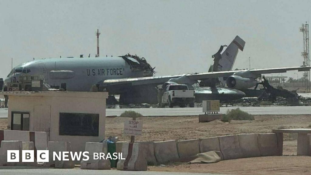 Fotos mostram avião espião americano destruído por drone iraniano em base saudita